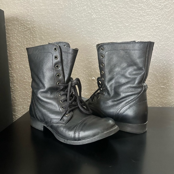 Steve Madden Sz 8 Black Lace-Up Women's Boots - Picture 3 of 7